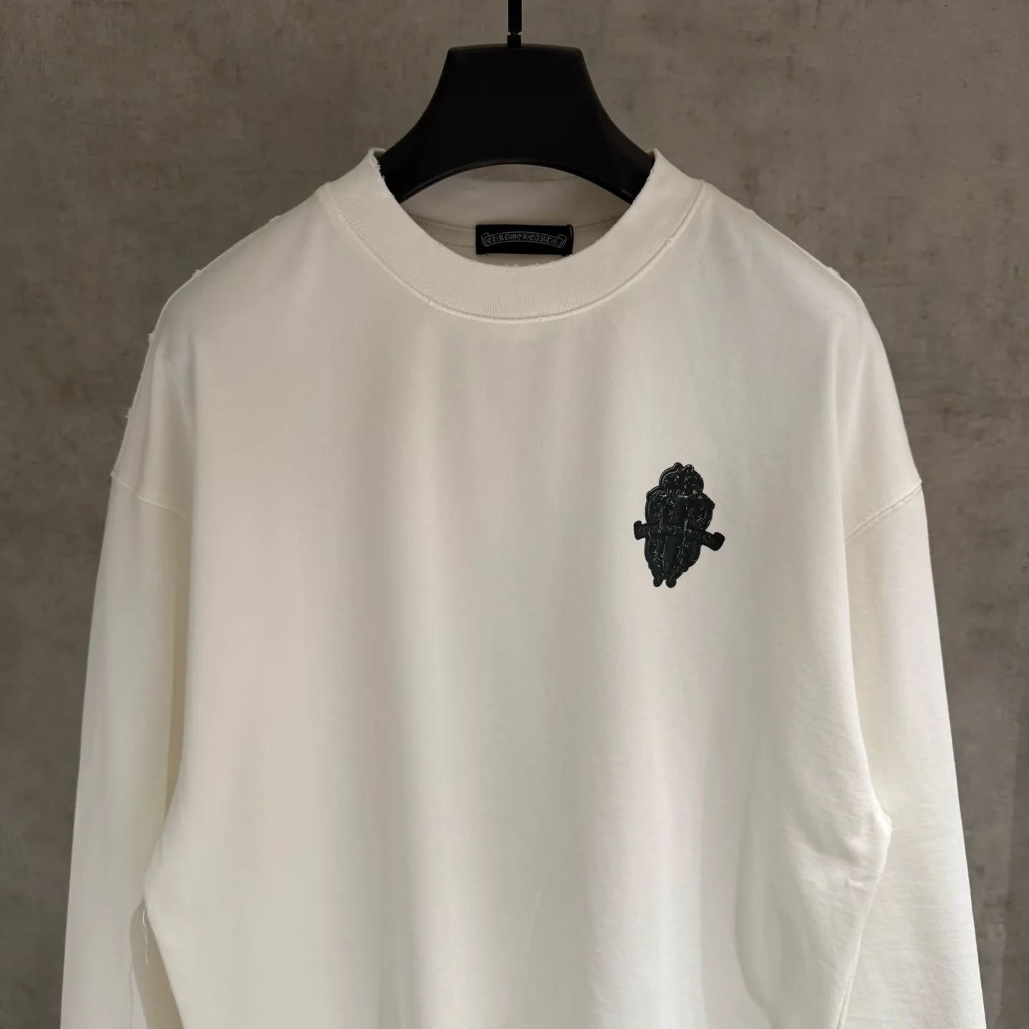 🅿️330 [Strict quality control] CH Crow's popular heavyweight long-sleeved sweatshirt T-shirt. Heavy 340g double yarn fabric. Digital direct printing on the front and back. Wash the whole garment twice. Frayed and torn on all four sides. Heavy fabric. The neckline is made of icy Salona. Loose fit. Deep, wide and stylish. No deformation or shrinkage. 2 colors: black and white. Size: M-2xl